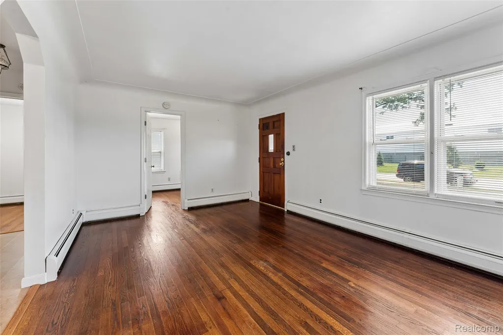 11725 Republic Avenue Warren City MI 48089