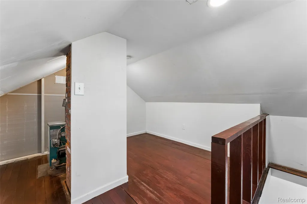 11725 Republic Avenue Warren City MI 48089