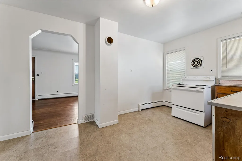 11725 Republic Avenue Warren City MI 48089