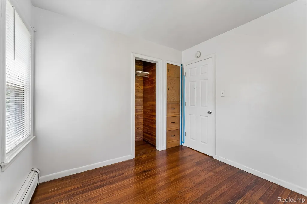 11725 Republic Avenue Warren City MI 48089