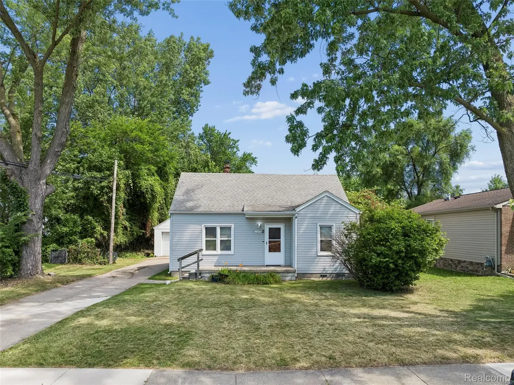 11725 Republic Avenue Warren City MI 48089