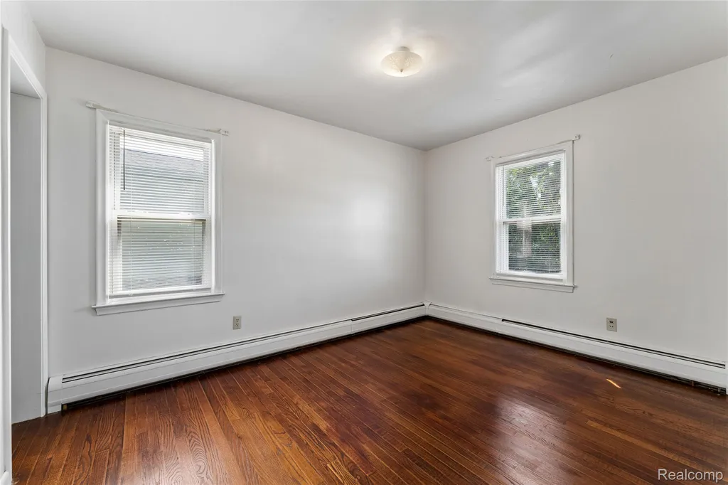 11725 Republic Avenue Warren City MI 48089