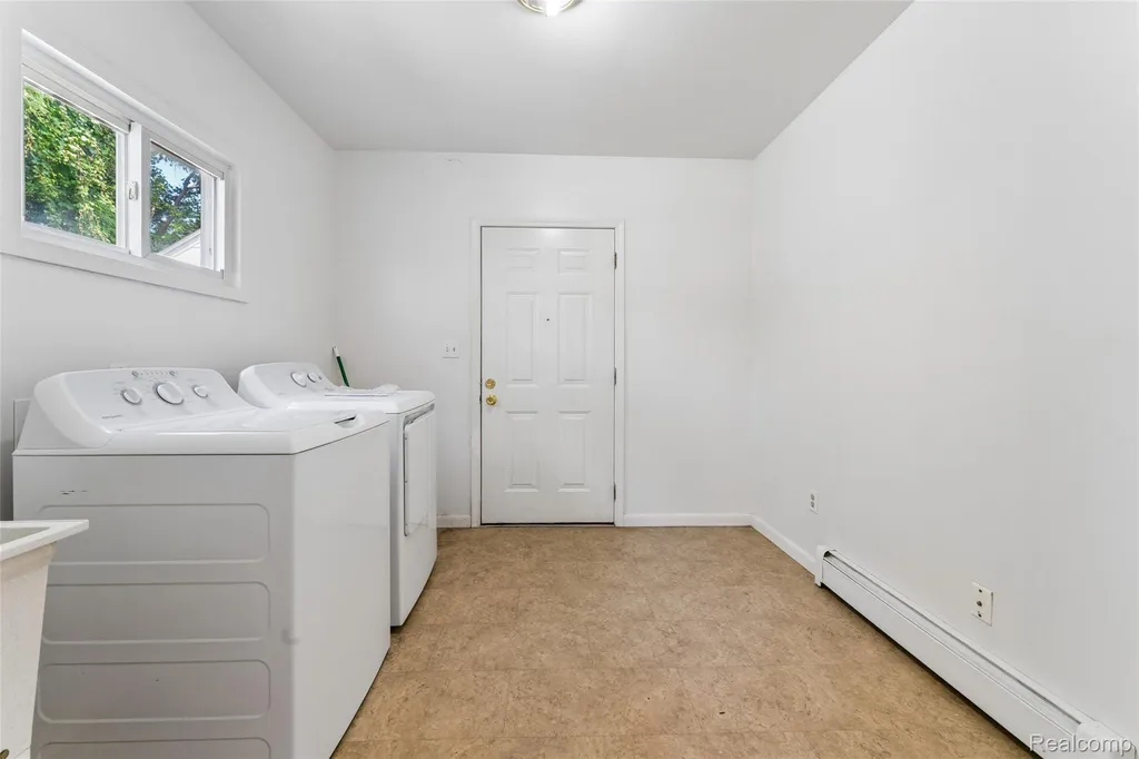 11725 Republic Avenue Warren City MI 48089