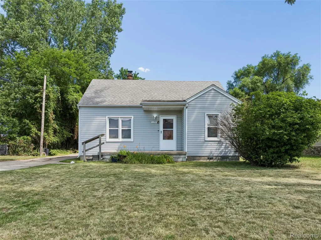 11725 Republic Avenue Warren City MI 48089