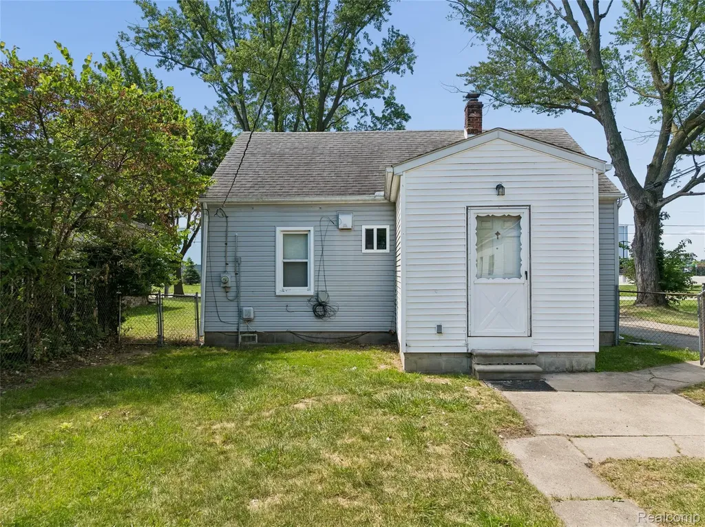 11725 Republic Avenue Warren City MI 48089