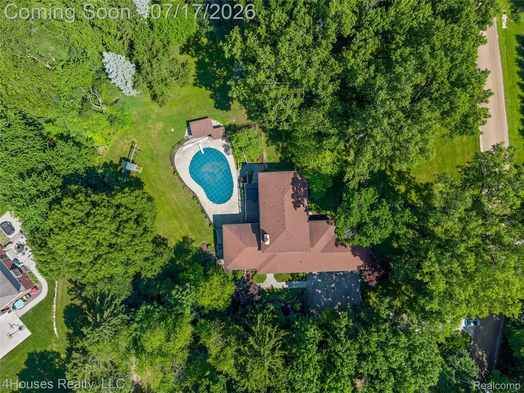 5717 Sussex Drive Troy City MI 48098
