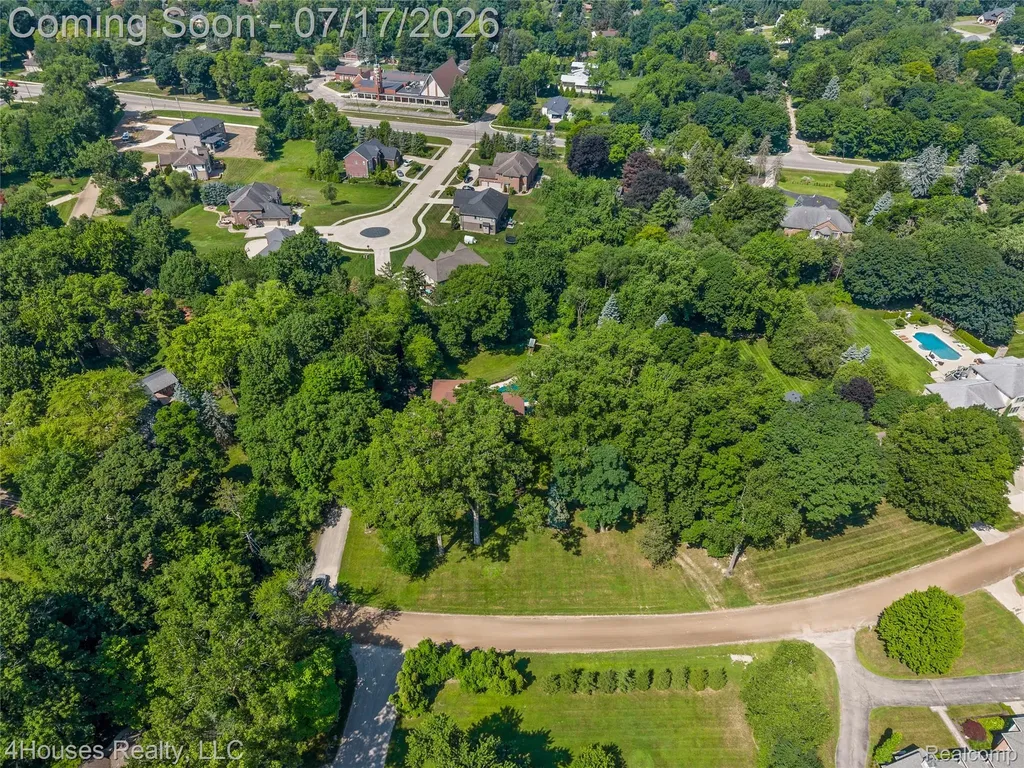 5717 Sussex Drive Troy City MI 48098