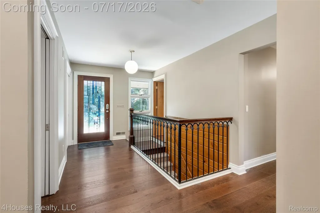 5717 Sussex Drive Troy City MI 48098