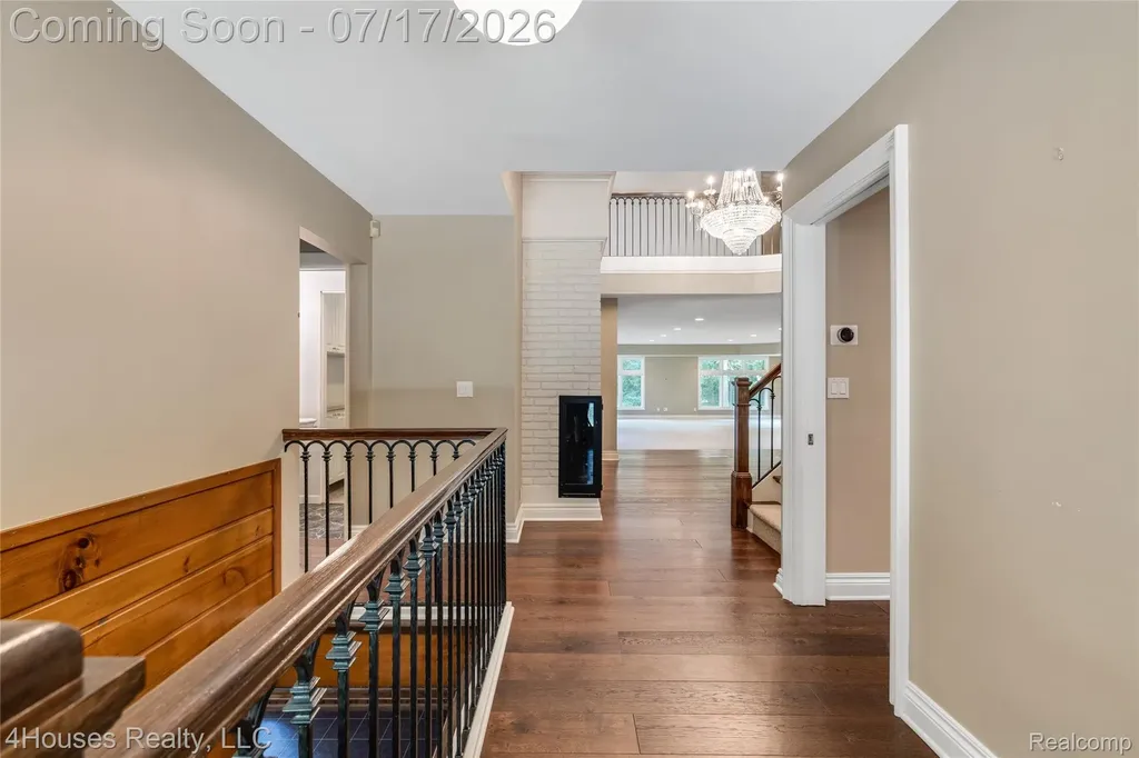 5717 Sussex Drive Troy City MI 48098