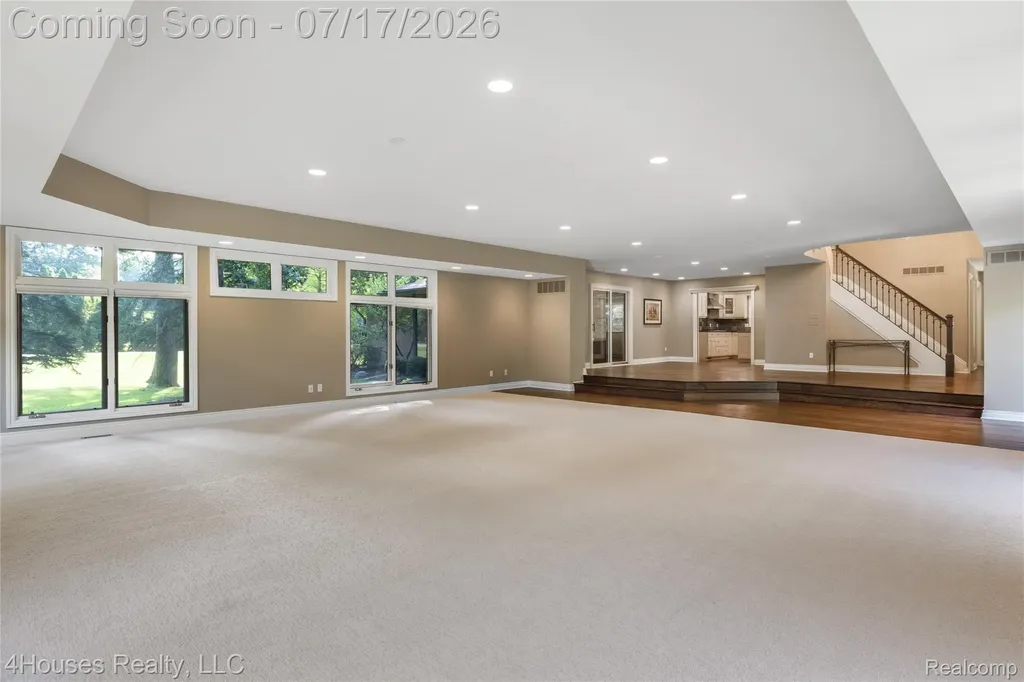 5717 Sussex Drive Troy City MI 48098