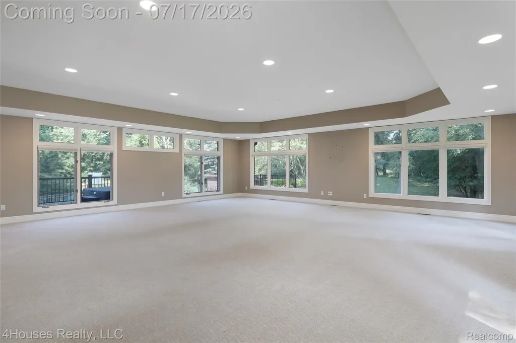 5717 Sussex Drive Troy City MI 48098