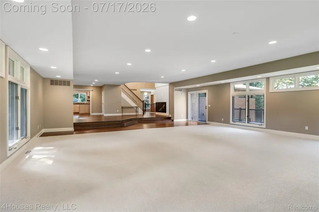 5717 Sussex Drive Troy City MI 48098