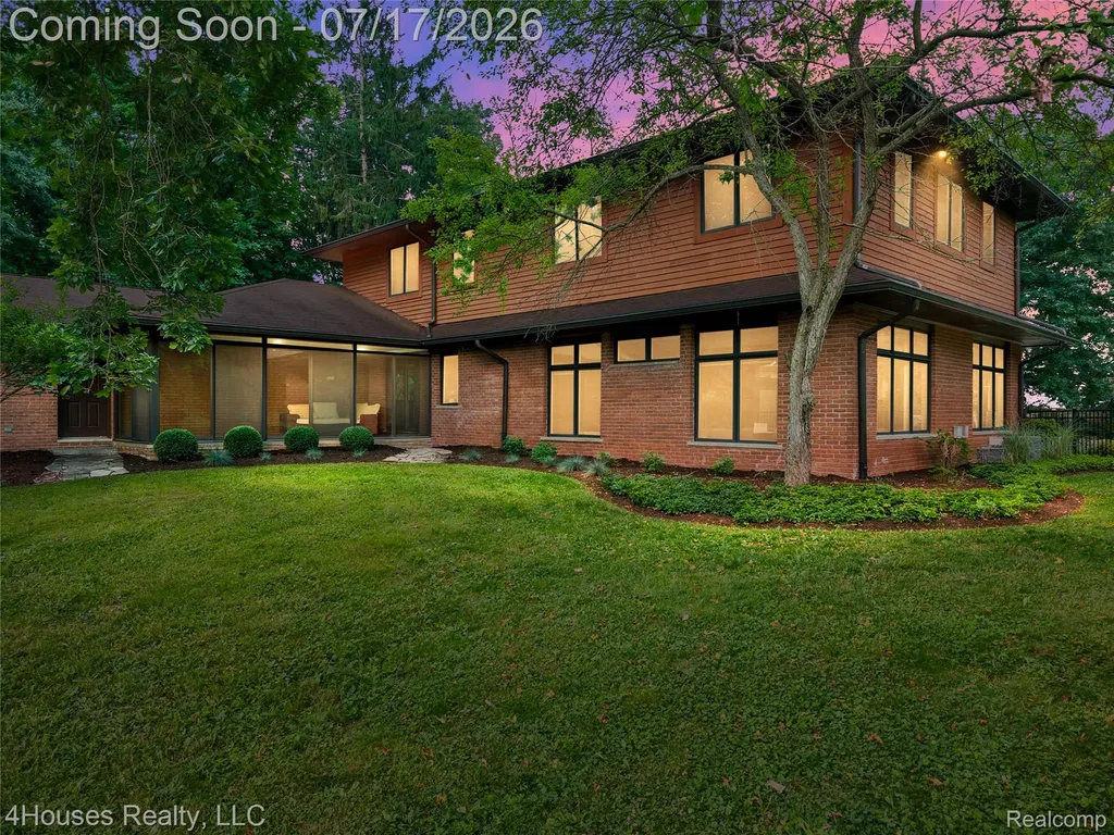 5717 Sussex Drive Troy City MI 48098