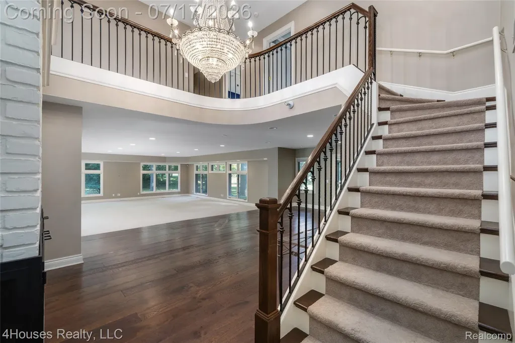 5717 Sussex Drive Troy City MI 48098