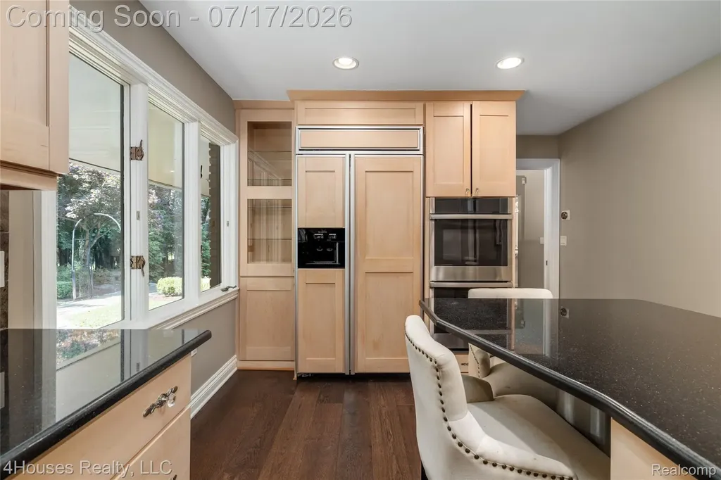 5717 Sussex Drive Troy City MI 48098