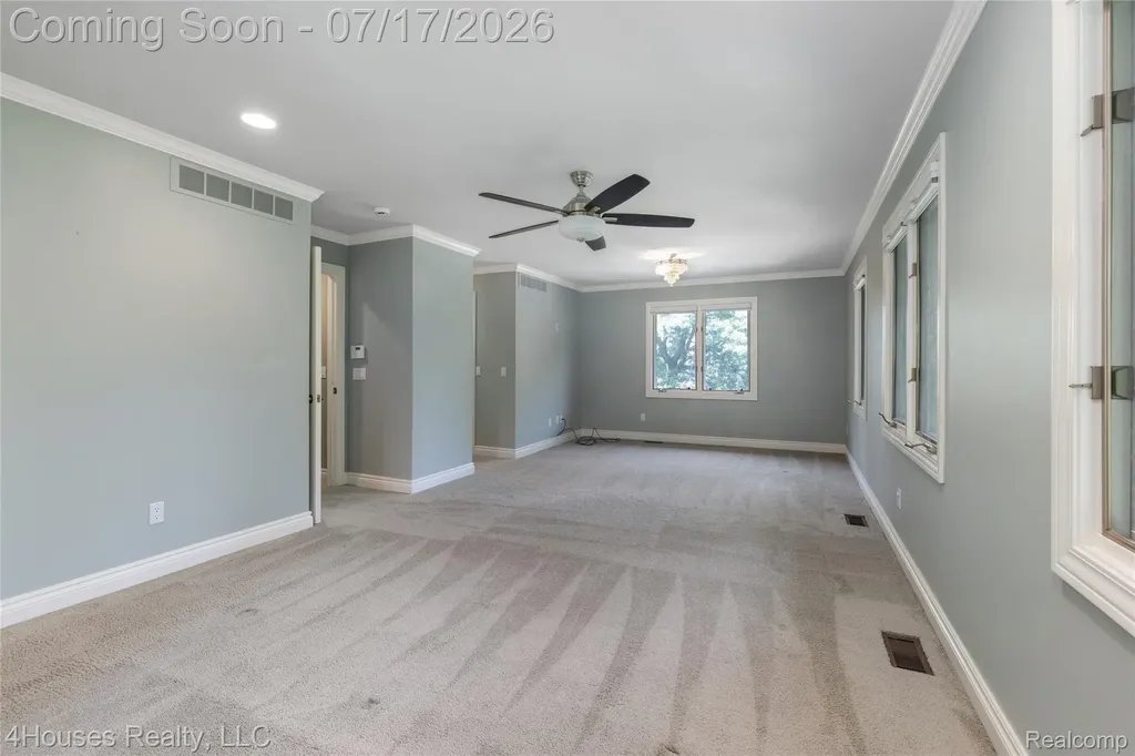 5717 Sussex Drive Troy City MI 48098
