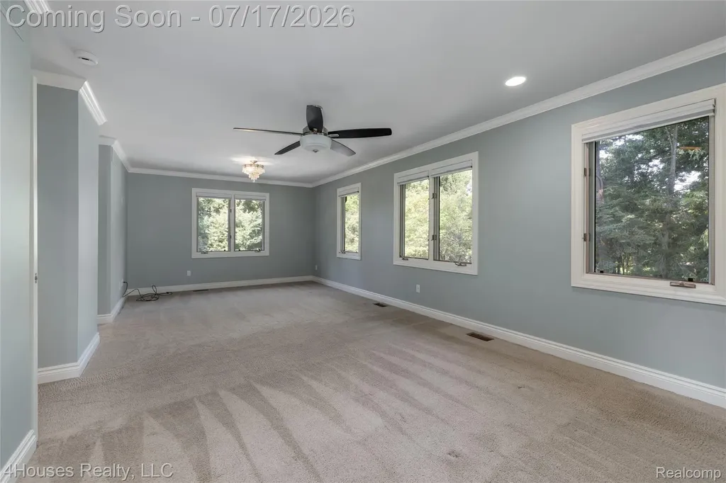 5717 Sussex Drive Troy City MI 48098