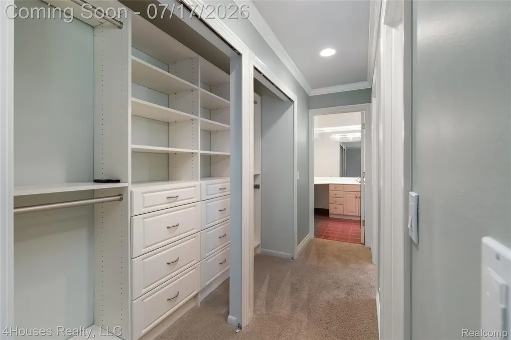 5717 Sussex Drive Troy City MI 48098