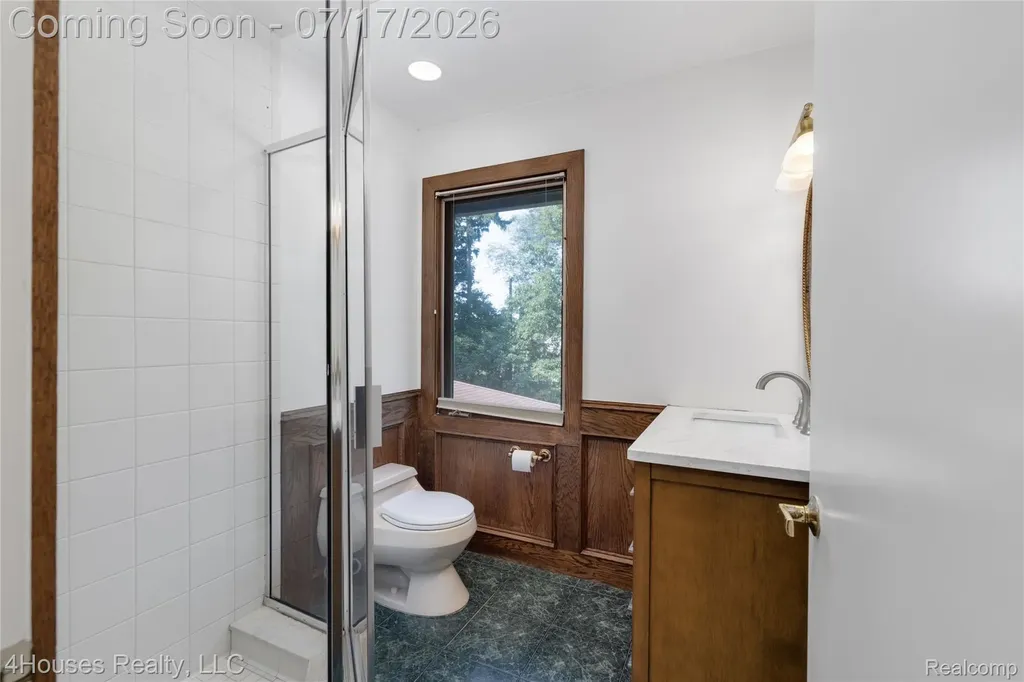 5717 Sussex Drive Troy City MI 48098