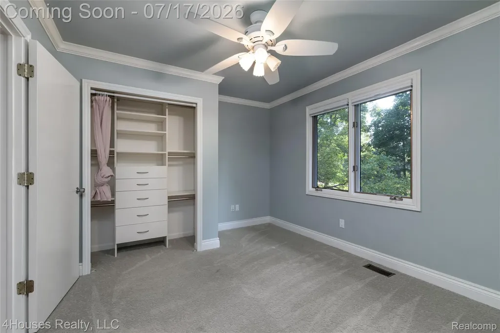 5717 Sussex Drive Troy City MI 48098