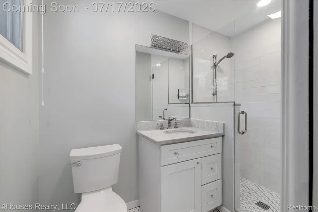 5717 Sussex Drive Troy City MI 48098