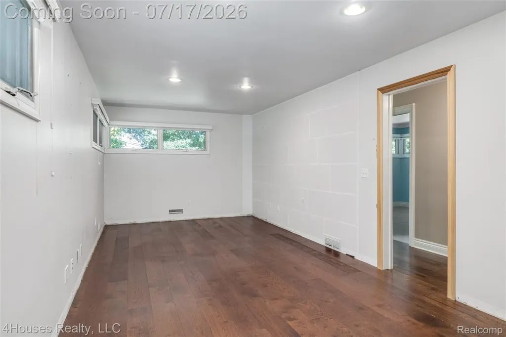 5717 Sussex Drive Troy City MI 48098