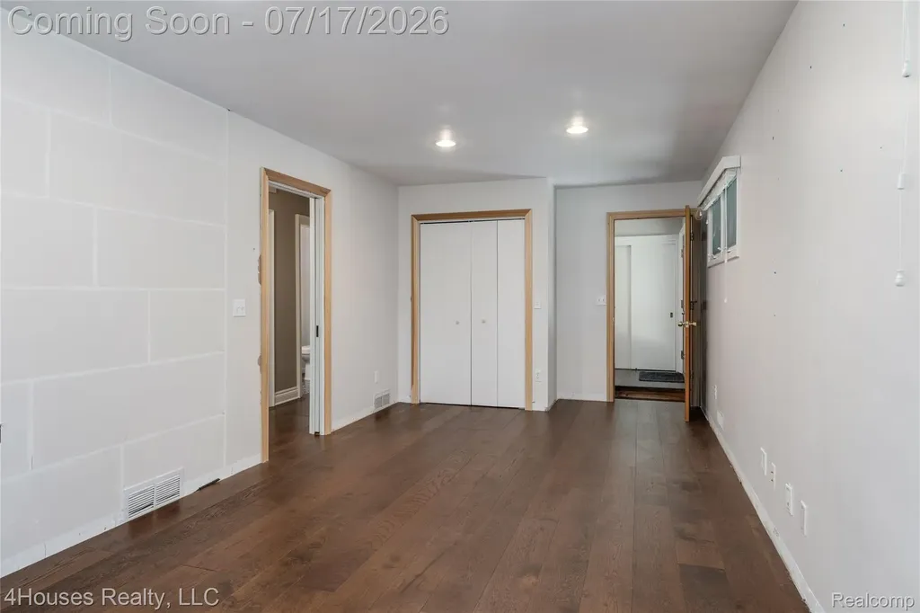 5717 Sussex Drive Troy City MI 48098