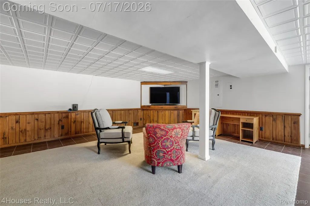 5717 Sussex Drive Troy City MI 48098