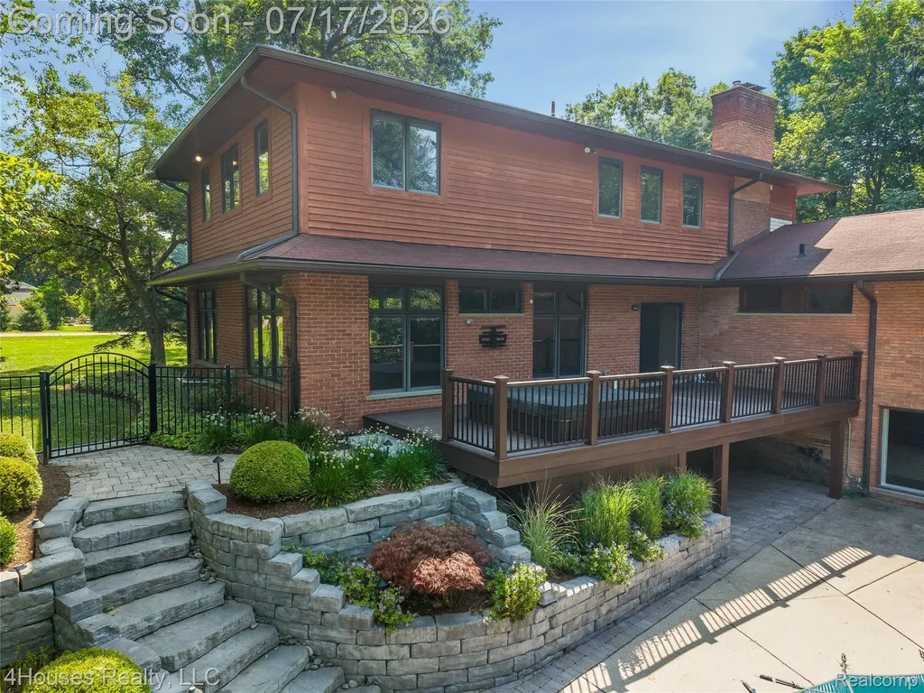 5717 Sussex Drive Troy City MI 48098
