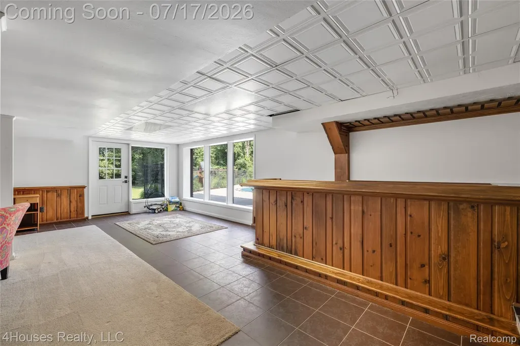 5717 Sussex Drive Troy City MI 48098
