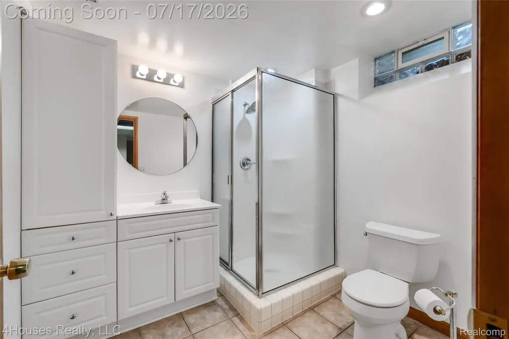 5717 Sussex Drive Troy City MI 48098