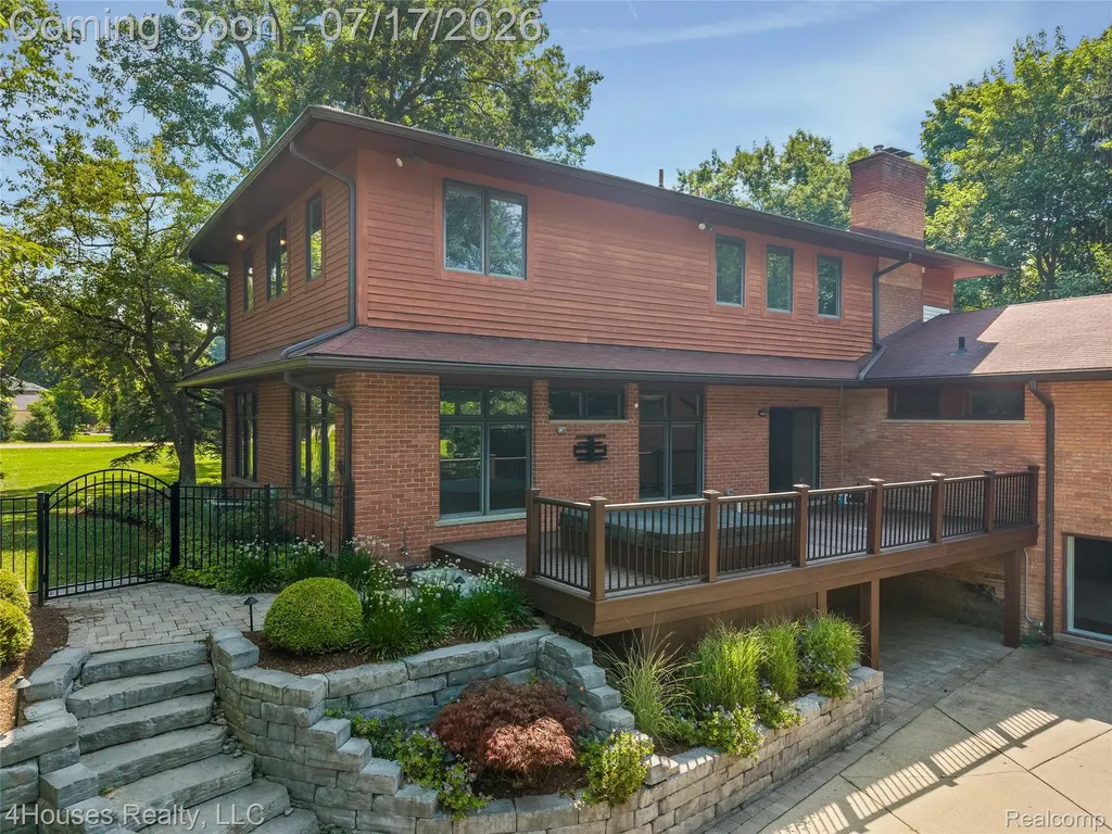 5717 Sussex Drive Troy City MI 48098