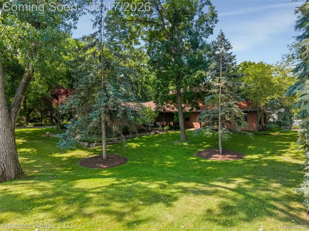5717 Sussex Drive Troy City MI 48098