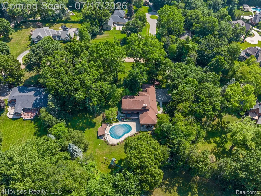 5717 Sussex Drive Troy City MI 48098