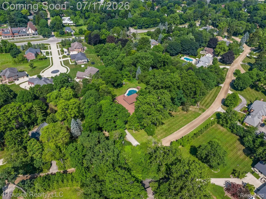 5717 Sussex Drive Troy City MI 48098