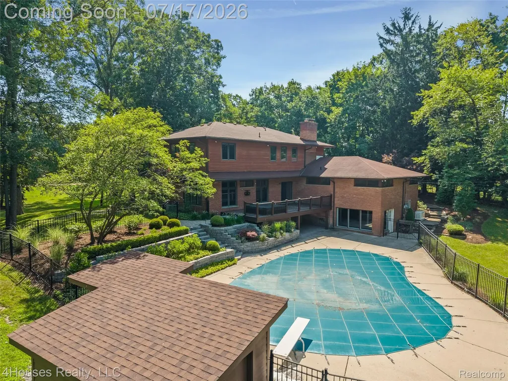 5717 Sussex Drive Troy City MI 48098
