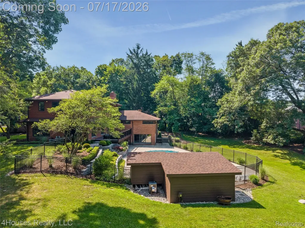 5717 Sussex Drive Troy City MI 48098