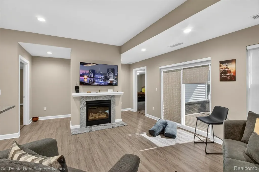 26640 Orchard Lake Road Farmington Hills City MI 48334