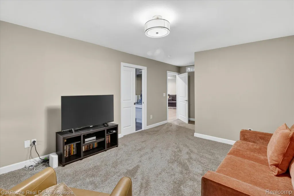 26640 Orchard Lake Road Farmington Hills City MI 48334