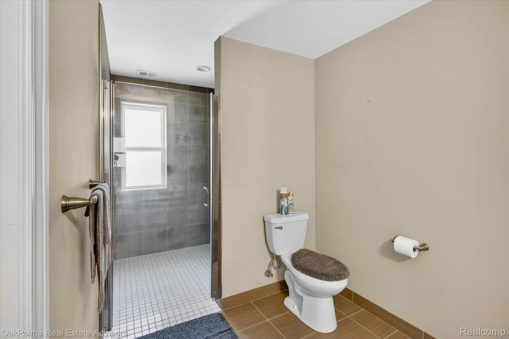 26640 Orchard Lake Road Farmington Hills City MI 48334