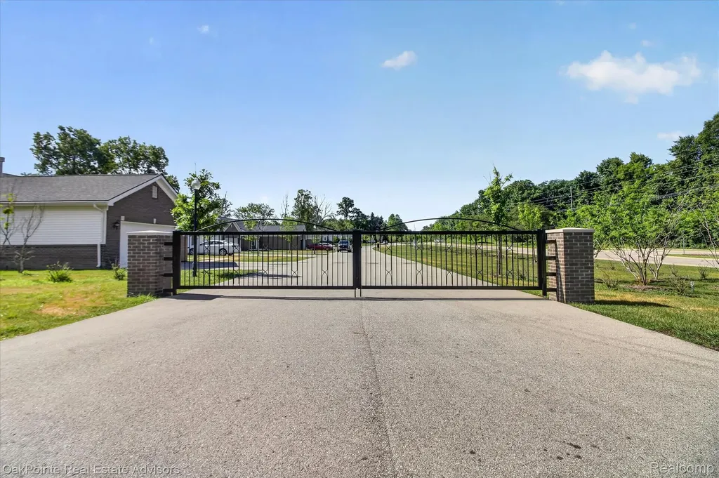 26640 Orchard Lake Road Farmington Hills City MI 48334