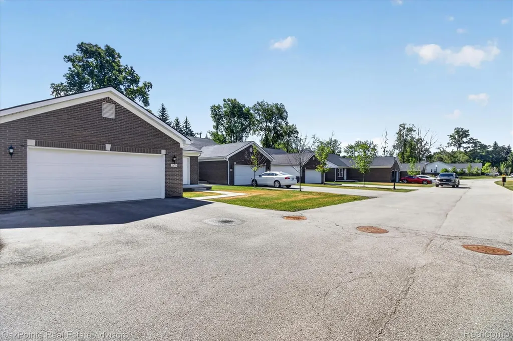 26640 Orchard Lake Road Farmington Hills City MI 48334