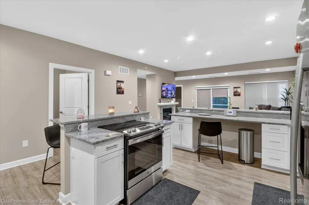 26640 Orchard Lake Road Farmington Hills City MI 48334