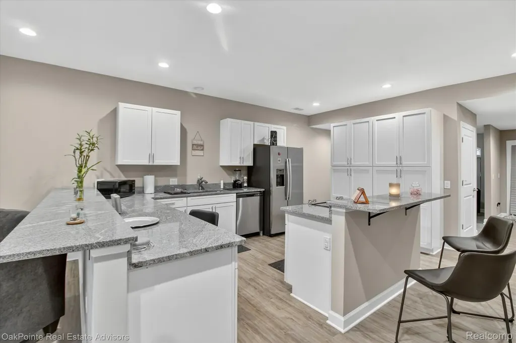 26640 Orchard Lake Road Farmington Hills City MI 48334