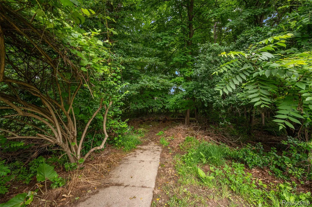 930 Little Hill Court Rochester Hills City MI 48307