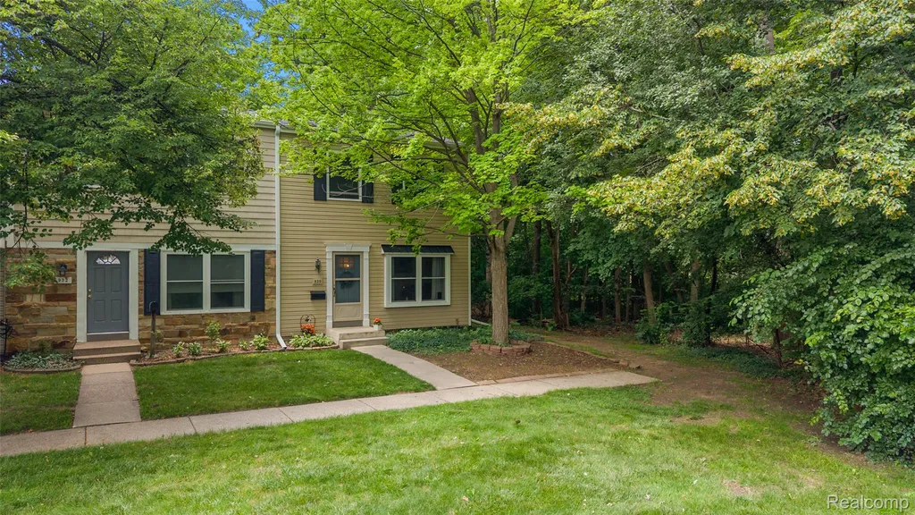 930 Little Hill Court Rochester Hills City MI 48307