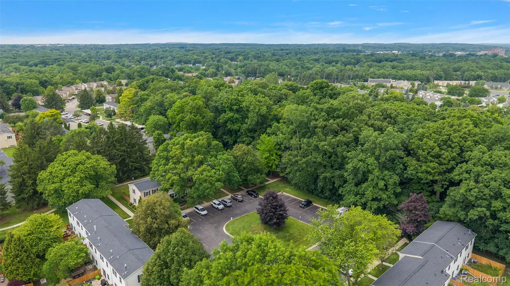 930 Little Hill Court Rochester Hills City MI 48307