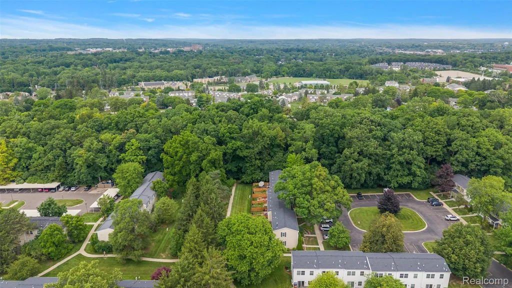 930 Little Hill Court Rochester Hills City MI 48307