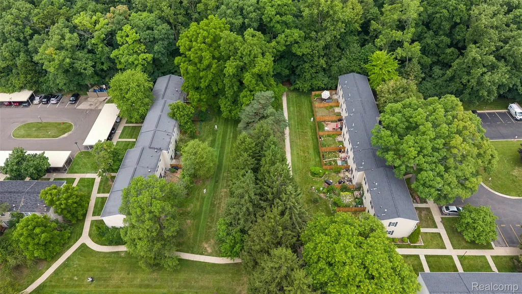 930 Little Hill Court Rochester Hills City MI 48307