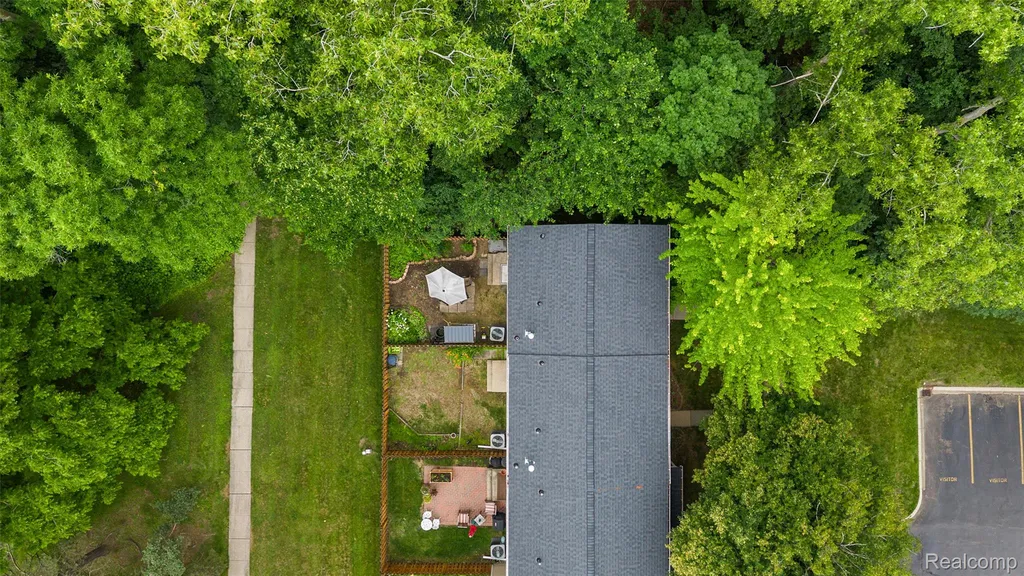 930 Little Hill Court Rochester Hills City MI 48307